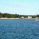 Single Fin & Ξενοδοχείο