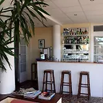 Single Fin & Ξενοδοχείο 2*