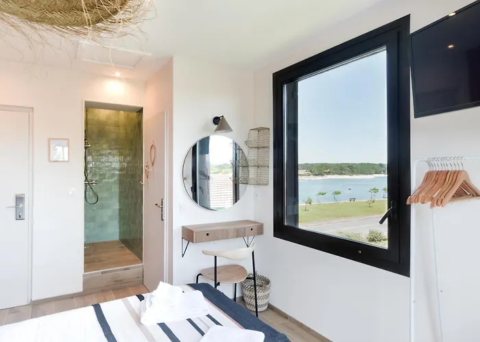 Ξενοδοχείο Single Fin & 2*