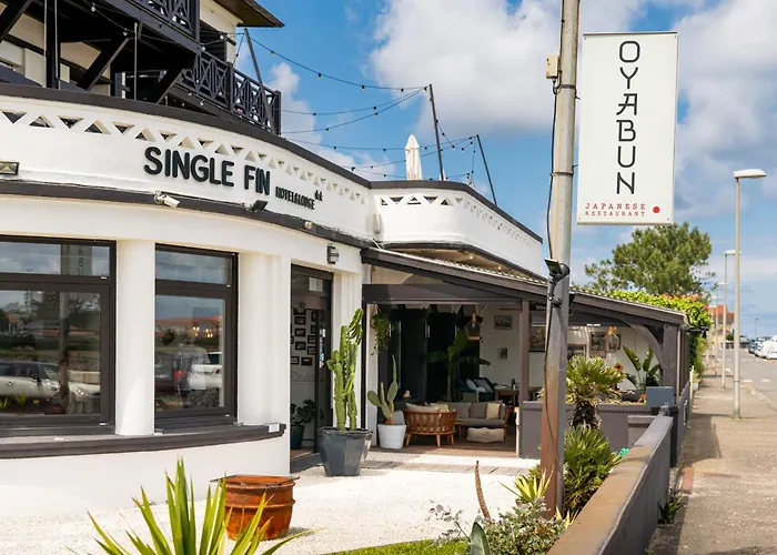 Ξενοδοχείο Single Fin & 2*