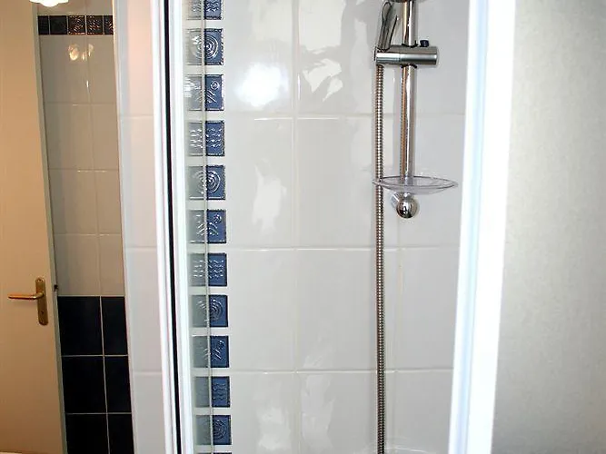 Single Fin & Ξενοδοχείο 2*