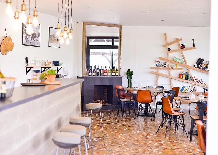 Single Fin & Ξενοδοχείο