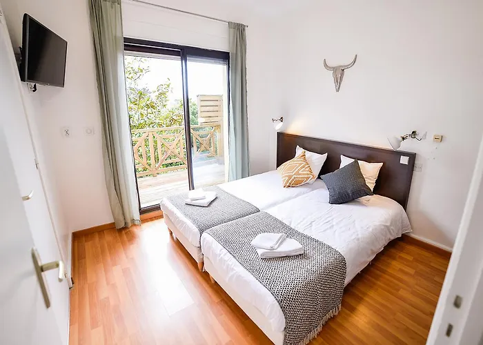 Ξενοδοχείο Single Fin & 2*