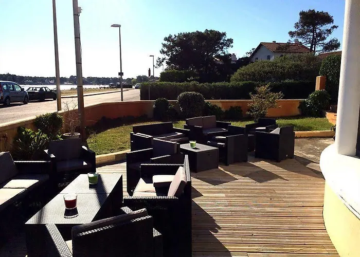 Single Fin & Ξενοδοχείο 2*