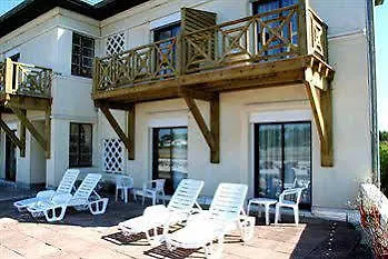 Single Fin & Ξενοδοχείο 2*