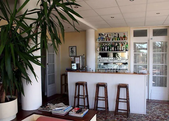 Single Fin & Ξενοδοχείο 2*