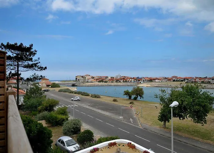 Single Fin & Ξενοδοχείο 2*